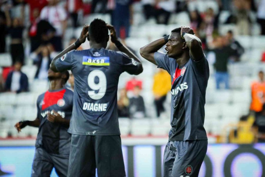 Spor Toto Süper Lig: Antalyaspor: 3 - Fatih Karagümrük: 2 (ilk Yarı)