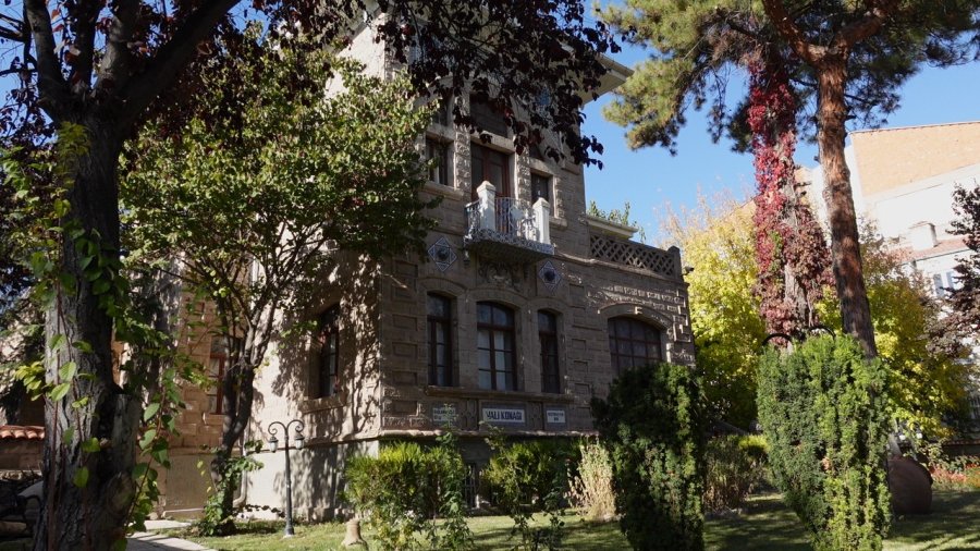 Aksaray’daki 95 Yıllık Vali Konağı Bal Mumu Heykellerle Kentin Kültür Mirasını Yaşatıyor