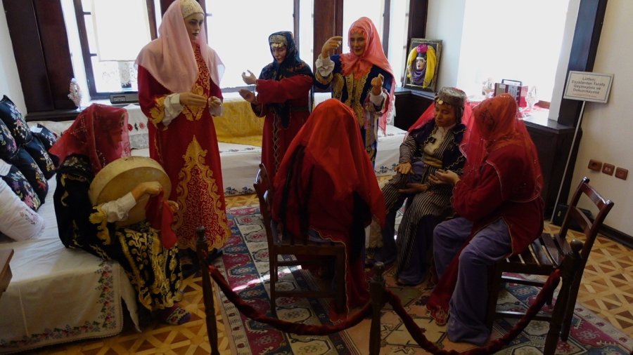 Aksaray’daki 95 Yıllık Vali Konağı Bal Mumu Heykellerle Kentin Kültür Mirasını Yaşatıyor