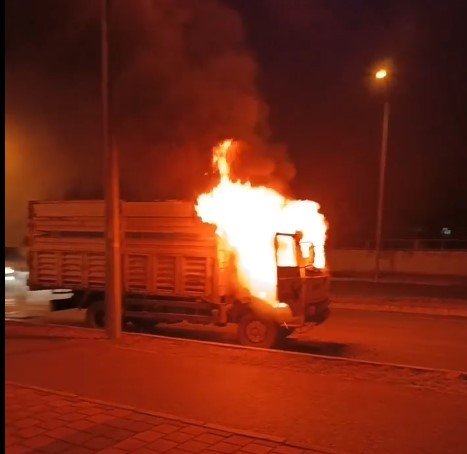 Geri Dönüşüm İşçisinin Ekmek Teknesi Alev Alev Yandı