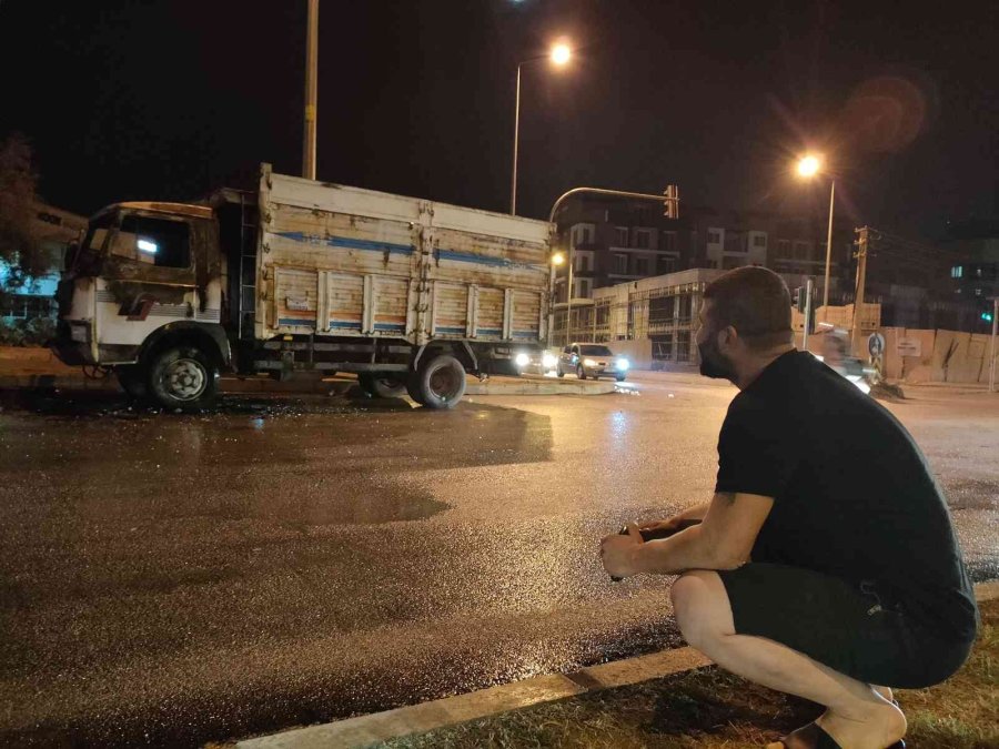 Geri Dönüşüm İşçisinin Ekmek Teknesi Alev Alev Yandı