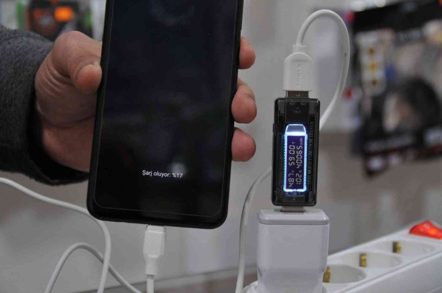 Telefoncu Esnafı Ab’nin Tek Tip Şarj Aleti Düzenlemesini Olumlu Karşıladı
