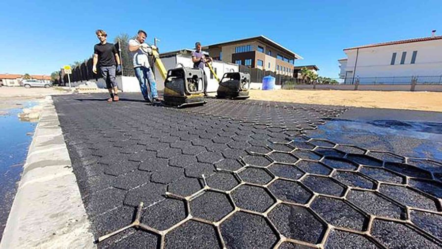 Döşemealtı’na Renkli Baskı Beton Kaldırım