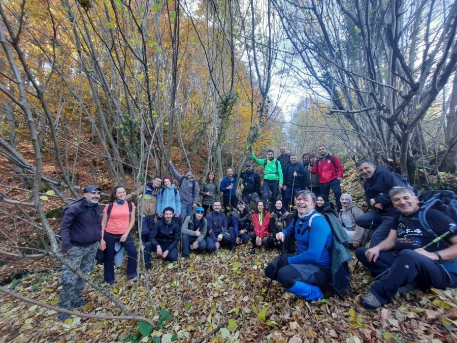 Doğa Tutkunları Eşsiz Manzara Eşliğinde 20 Kilometre Yürüdü