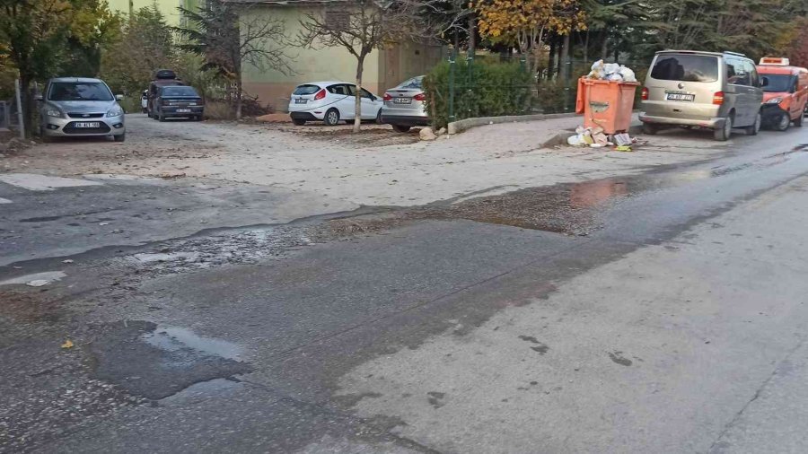 Aynı Yerde Sular Yine Boşa Akıyor