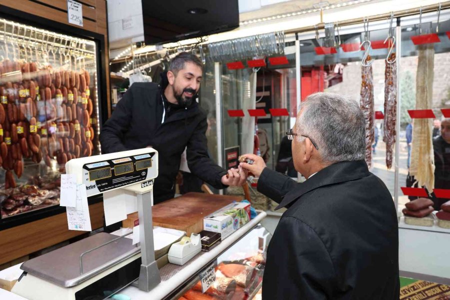 Başkan Büyükkılıç, Kazancılar Çarşısı’nda Esnafları Gezdi