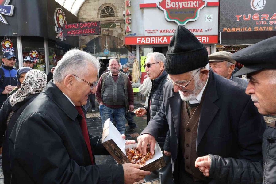 Başkan Büyükkılıç, Kazancılar Çarşısı’nda Esnafları Gezdi