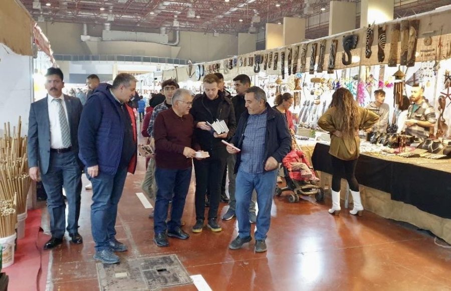 Başkan Büyükkılıç’tan Yöresel Ürünler Fuarı Ziyareti