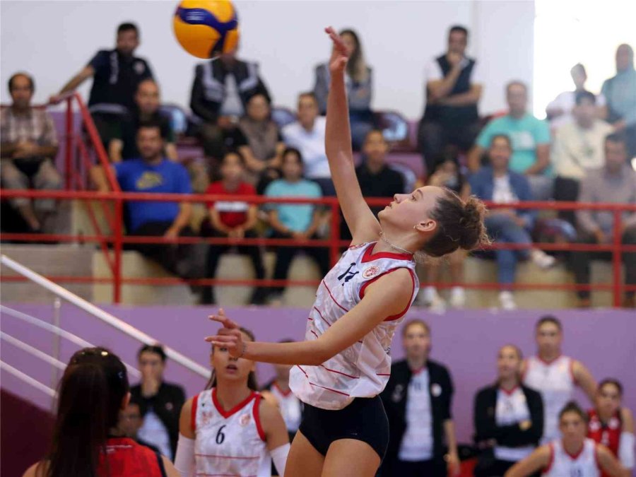 Antalyaspor Voleybol Takımı, Yoluna Yenilgisiz Devam Ediyor