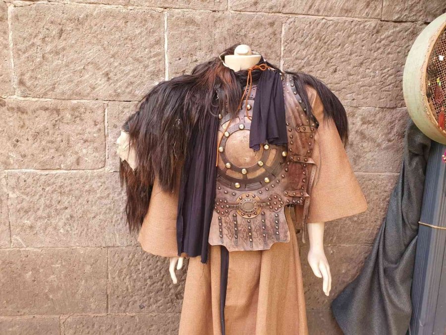 Türk Tarihini Eserleri İle Yaşatıyor