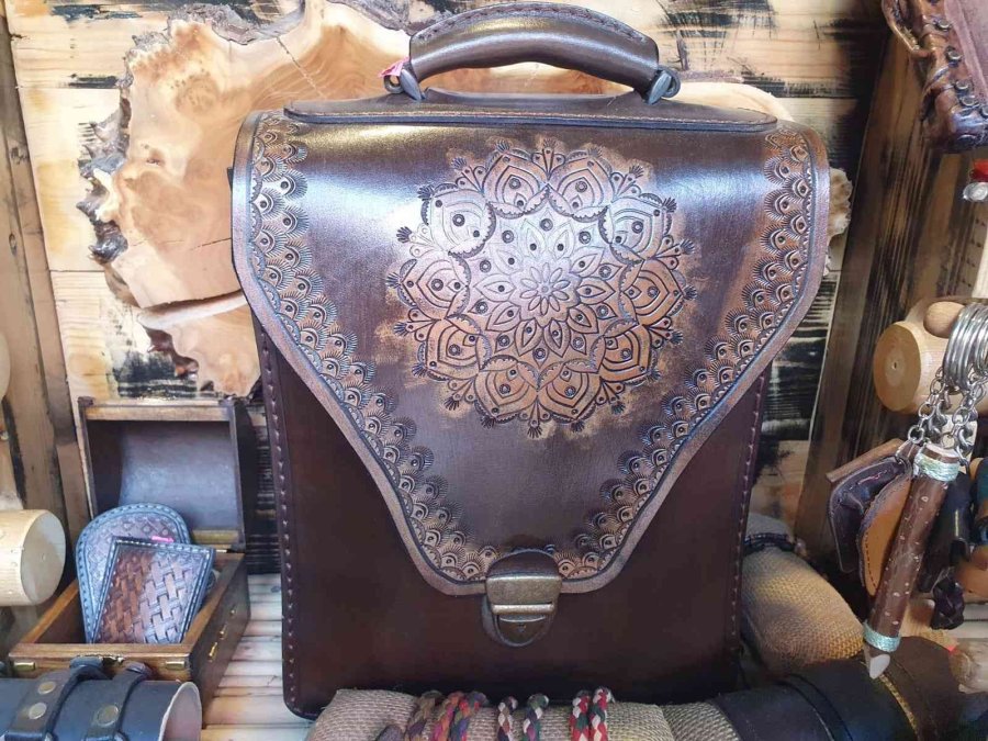 Türk Tarihini Eserleri İle Yaşatıyor