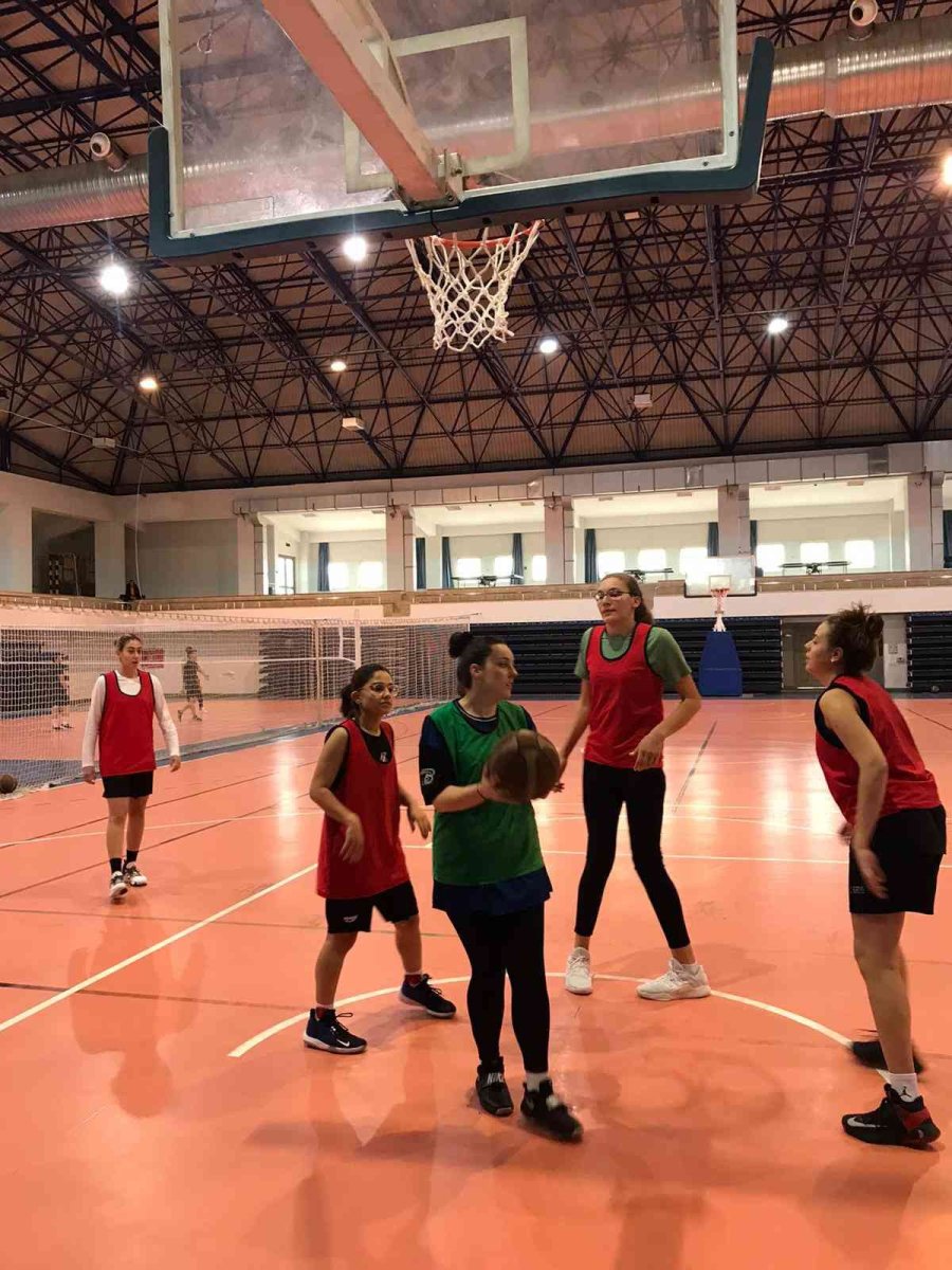 Erü’de Kız Basketbol Takımı Seçmeleri Yapıldı