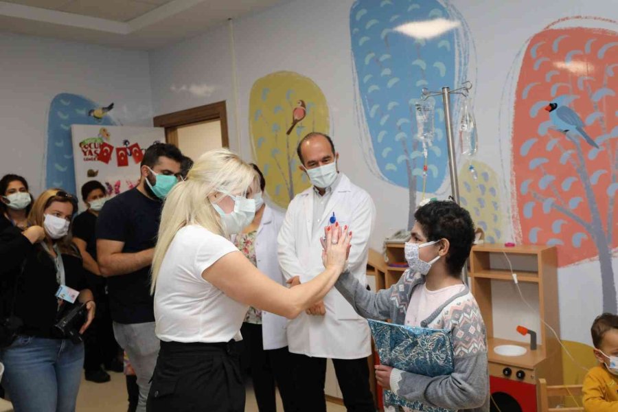 Rektör Özkan Kanser Tedavisi Gören Çocuklarla Bir Araya Geldi