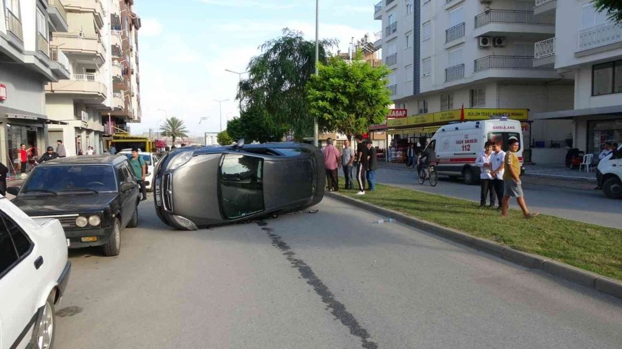 Park Halindeki Araca Çarpan Otomobil Takla Attı: 3 Yaralı