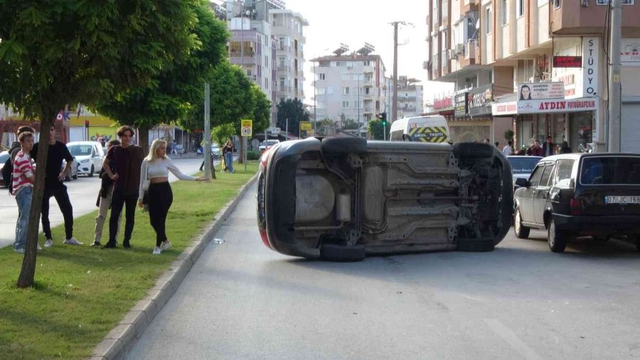 Park Halindeki Araca Çarpan Otomobil Takla Attı: 3 Yaralı