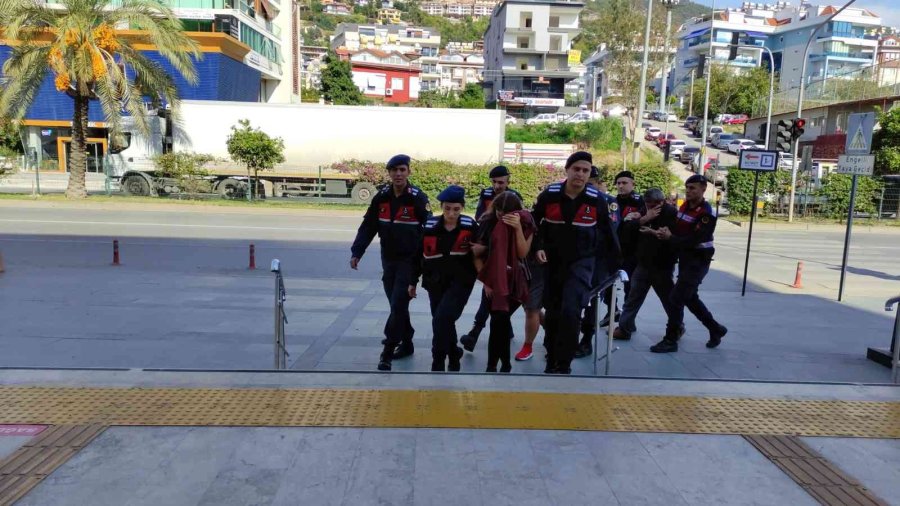 Yeni Doğan Bebeğin 5. Kattan Atılmasına İlişkin 3 Kişi Adliyeye Sevk Edildi