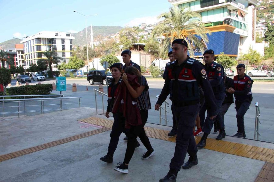 Yeni Doğan Bebeğin 5. Kattan Atılmasına İlişkin 3 Kişi Adliyeye Sevk Edildi