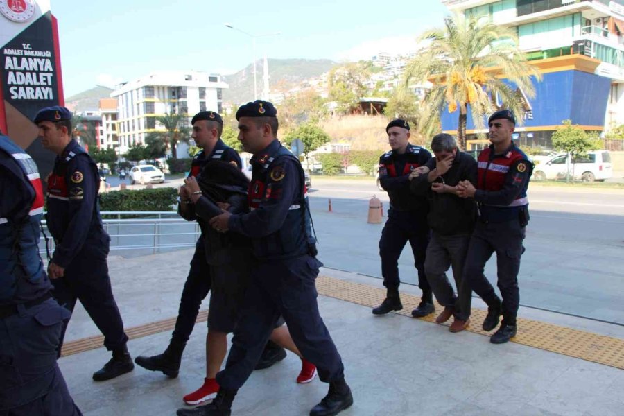 Yeni Doğan Bebeğin 5. Kattan Atılmasına İlişkin 3 Kişi Adliyeye Sevk Edildi