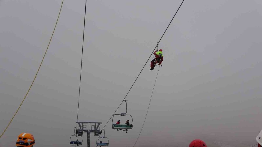 Erciyes’te Gerçeğini Aratmayan Tatbikat: Teleferikte Mahsur Kalanlar Kurtarıldı
