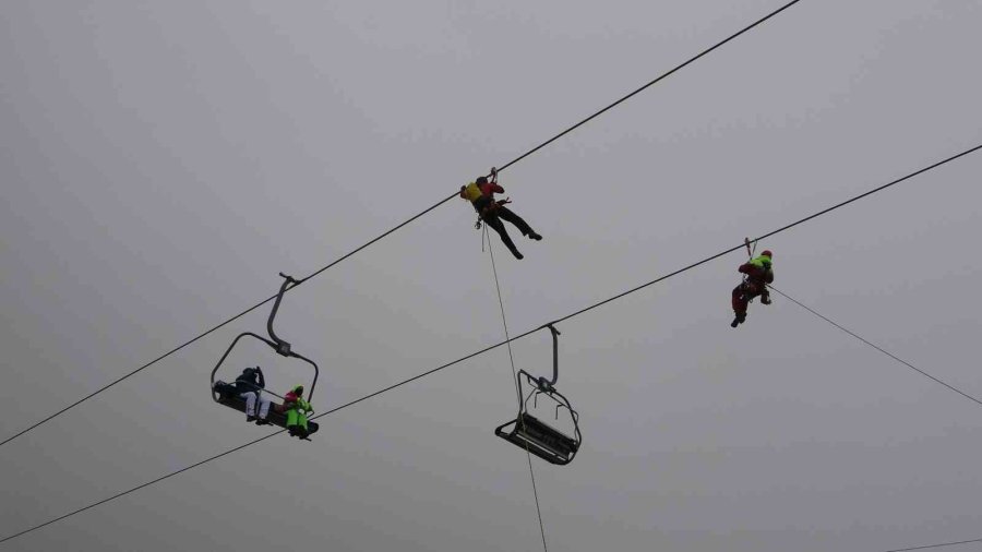 Erciyes’te Gerçeğini Aratmayan Tatbikat: Teleferikte Mahsur Kalanlar Kurtarıldı