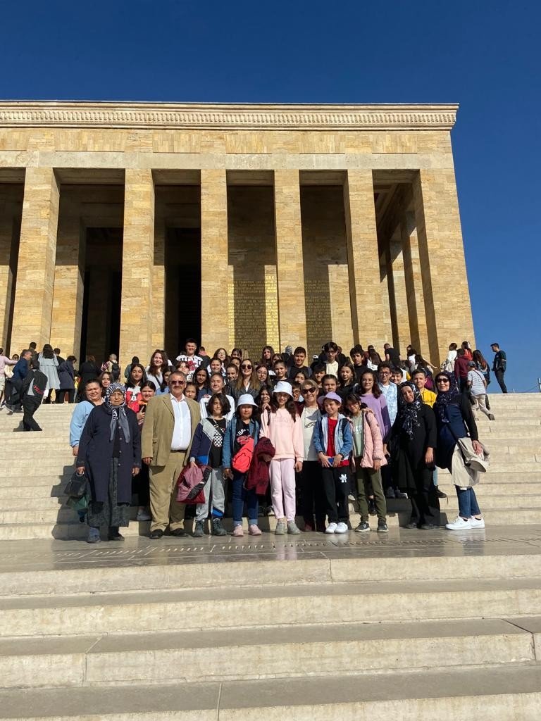 Ortaokul Öğrencilerinden Anıtkabir’e Ziyaret