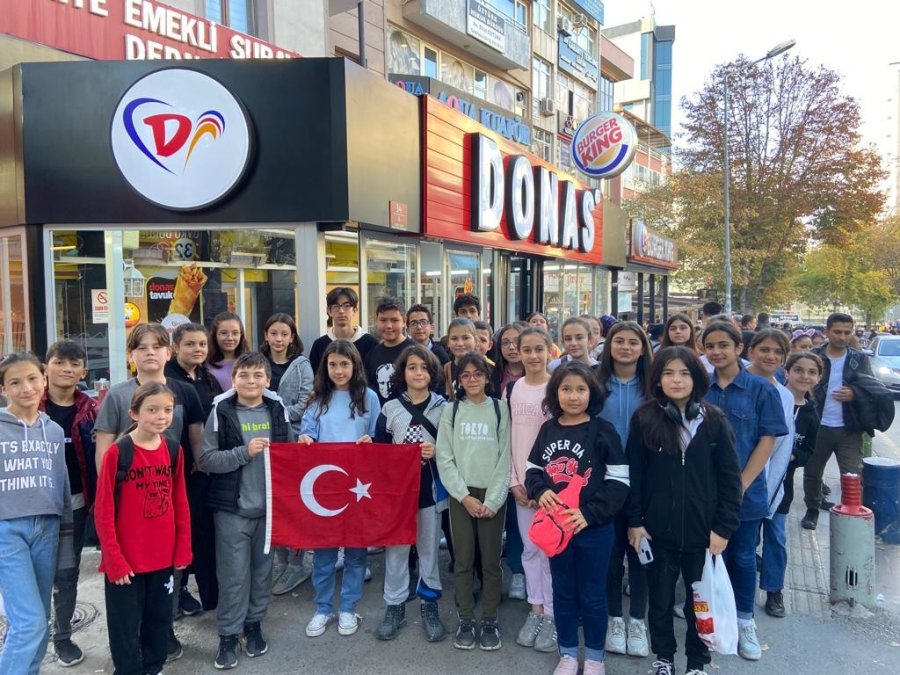 Ortaokul Öğrencilerinden Anıtkabir’e Ziyaret