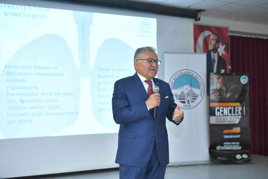 Başkan Büyükkılıç, Yeşilhisar’da Muhtarlara Yönelik Düzenlenen Eğitim Seminerine Katıldı