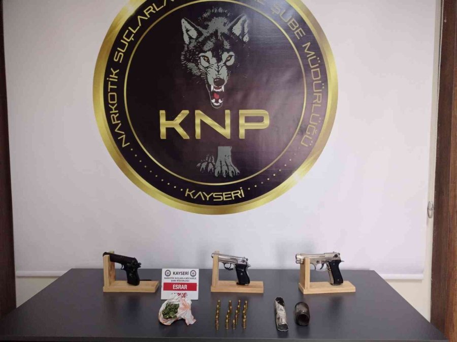 Zehir Tacirinin Evinden Cephanelik Çıktı