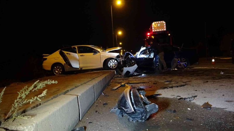 Kayseri’de İki Otomobil Kafa Kafaya Çarpıştı: 2 Ölü, 6 Yaralı