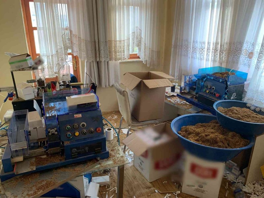 Ev Değil Sigara İmalathanesi Çıktı