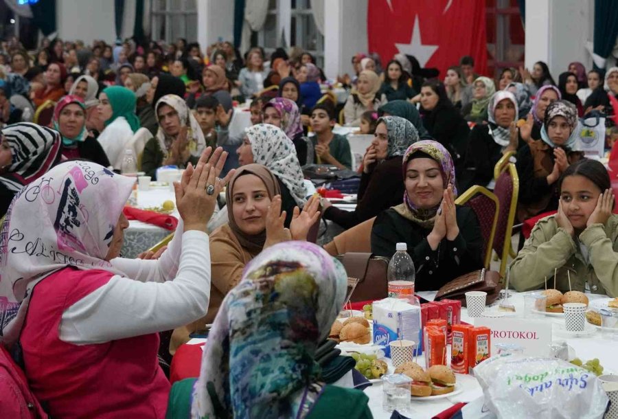 Bin 500 Kadın ’güçlü Kadın, Güçlü Türkiye’ Sloganıyla Bir Araya Geldi