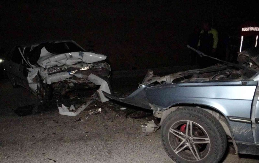 Otomobiller Kafa Kafaya Çarpıştı: 2 Ölü, 5 Yaralı