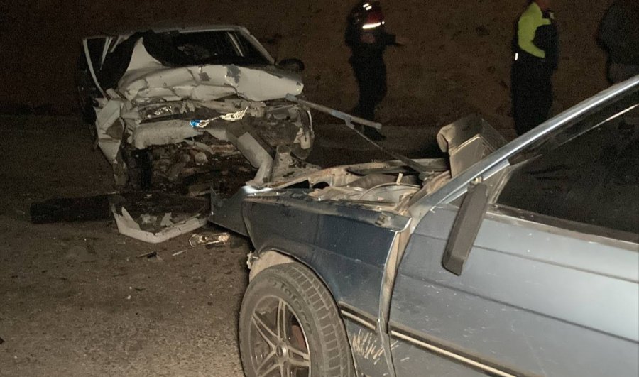 Otomobiller Kafa Kafaya Çarpıştı: 2 Ölü, 5 Yaralı