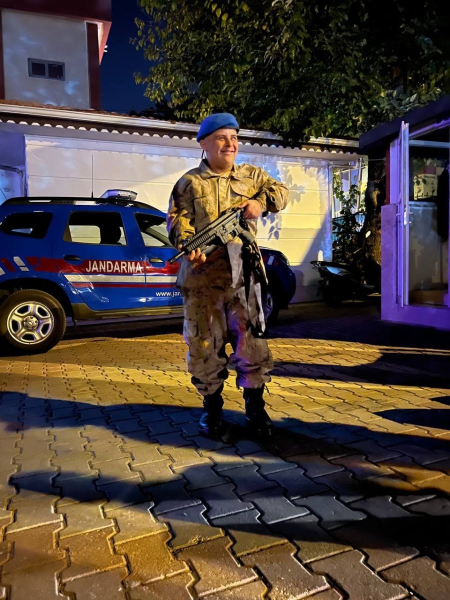 Down Sendromlu Niyazi’ye Davullu-zurnalı Asker Eğlencesi