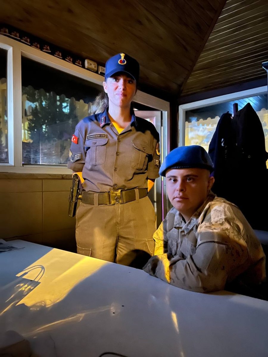 Down Sendromlu Niyazi’ye Davullu-zurnalı Asker Eğlencesi