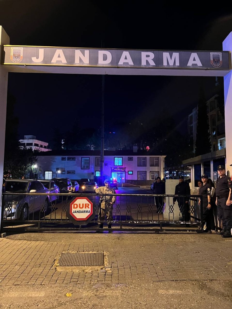 Down Sendromlu Niyazi’ye Davullu-zurnalı Asker Eğlencesi