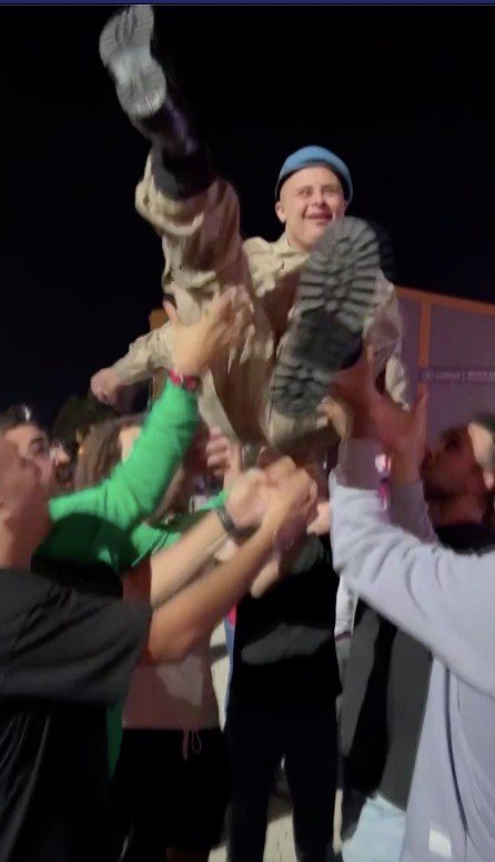 Down Sendromlu Niyazi’ye Davullu-zurnalı Asker Eğlencesi