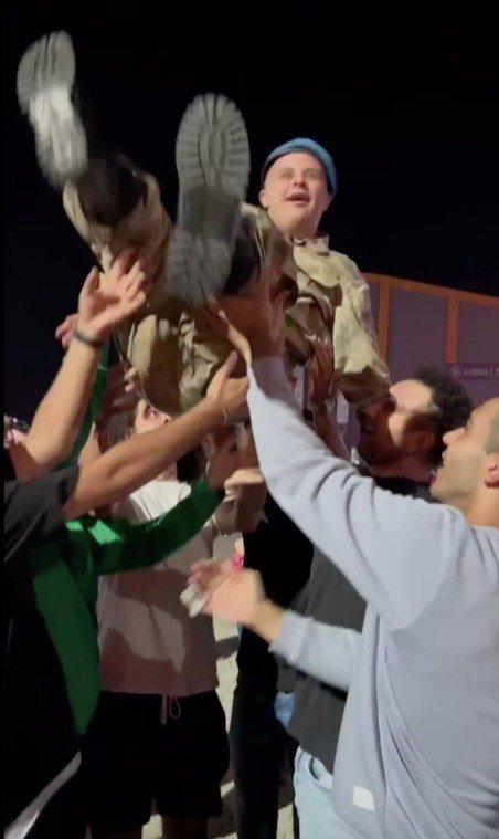 Down Sendromlu Niyazi’ye Davullu-zurnalı Asker Eğlencesi