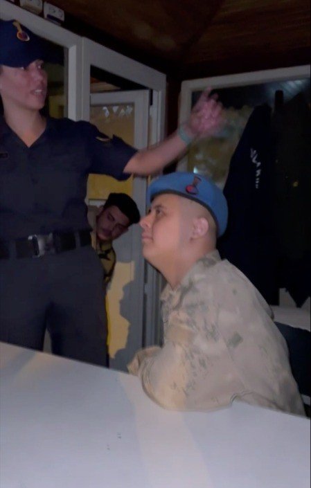 Down Sendromlu Niyazi’ye Davullu-zurnalı Asker Eğlencesi