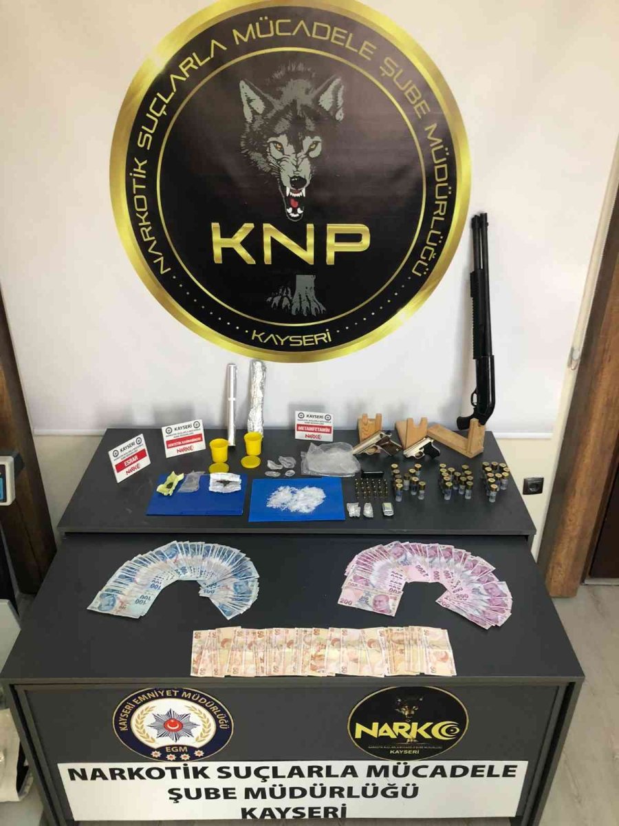 Zehir Tacirinin Evinden Cephanelik Çıktı