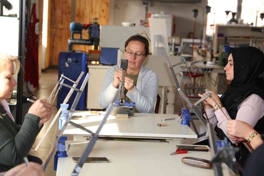 Sivrihisar Belediyesi Sanat Atölyelerinde Açılan Kurslar