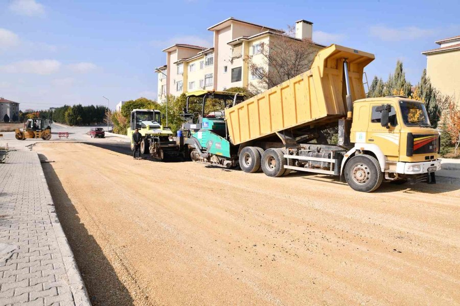Tepebaşı’nda Üstyapı Çalışmaları Devam Ediyor