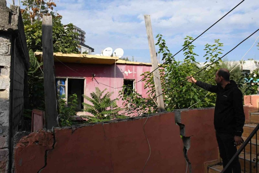 ’gizemli Ev’ Harabeye Döndü, Haberler Mahalleliyi Kızdırdı