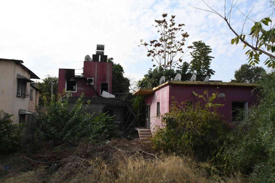 ’gizemli Ev’ Harabeye Döndü, Haberler Mahalleliyi Kızdırdı