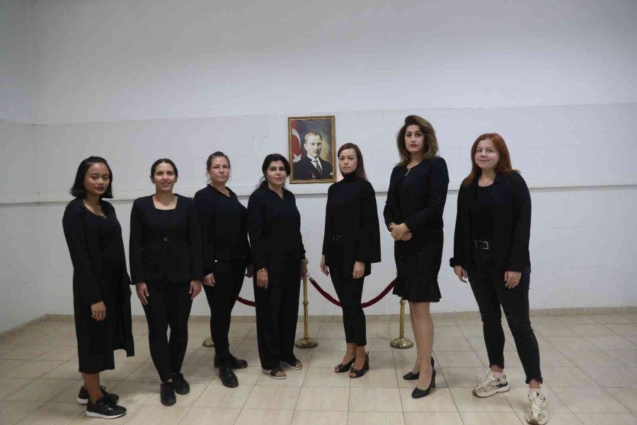 Yerleşik Yabancı Kursiyerler 7 Dilde Atatürk’ü Andı