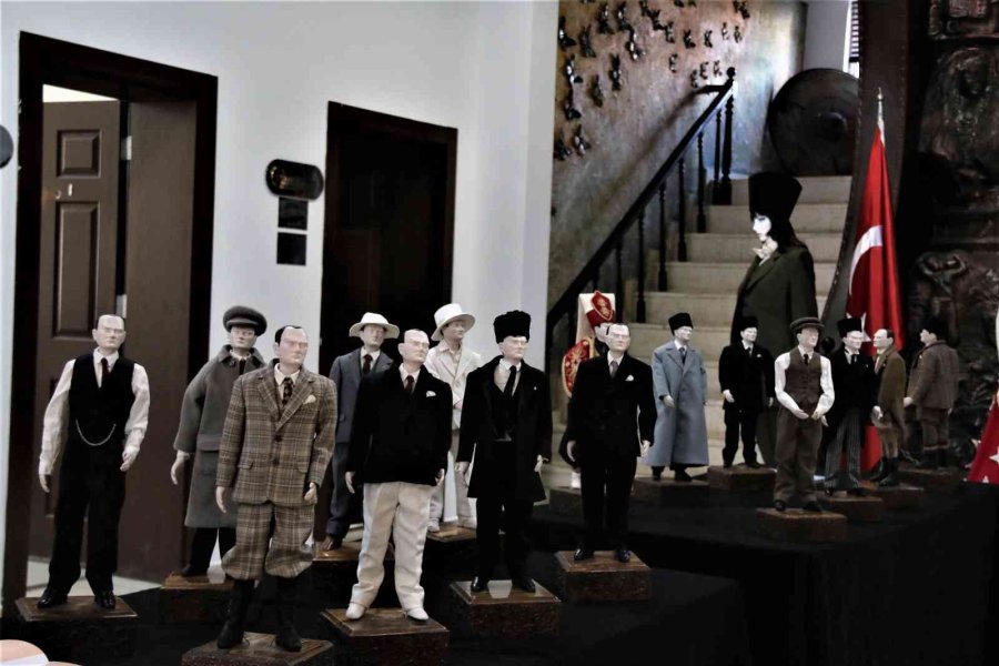20 Kişilik Ekip 1.5 Yılda Atatürk’ün 15 Farklı Elbisesinin Birebir Aynısını Dikti