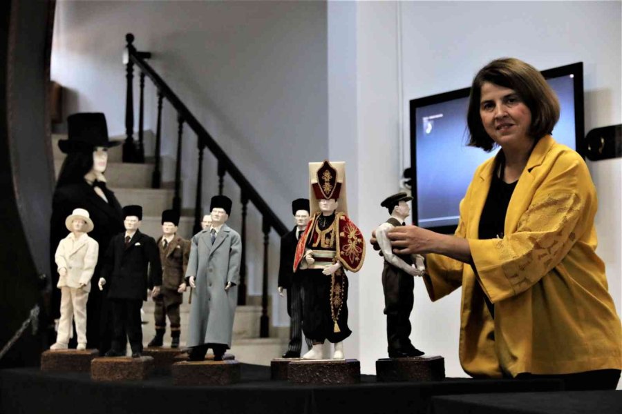 20 Kişilik Ekip 1.5 Yılda Atatürk’ün 15 Farklı Elbisesinin Birebir Aynısını Dikti