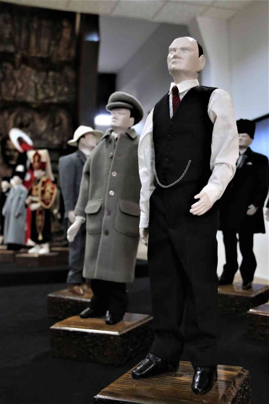 20 Kişilik Ekip 1.5 Yılda Atatürk’ün 15 Farklı Elbisesinin Birebir Aynısını Dikti