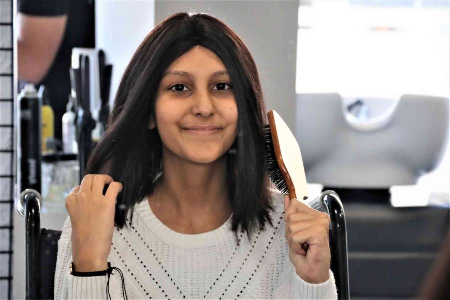 Kemoterapi Tedavisi Sonrası Saçları Dökülen Şerife’nin Yüzü Güldü