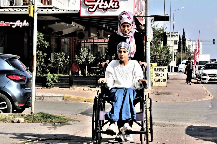 Kemoterapi Tedavisi Sonrası Saçları Dökülen Şerife’nin Yüzü Güldü